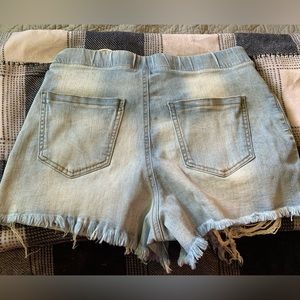 Rewash shorts. Size M. Never worn